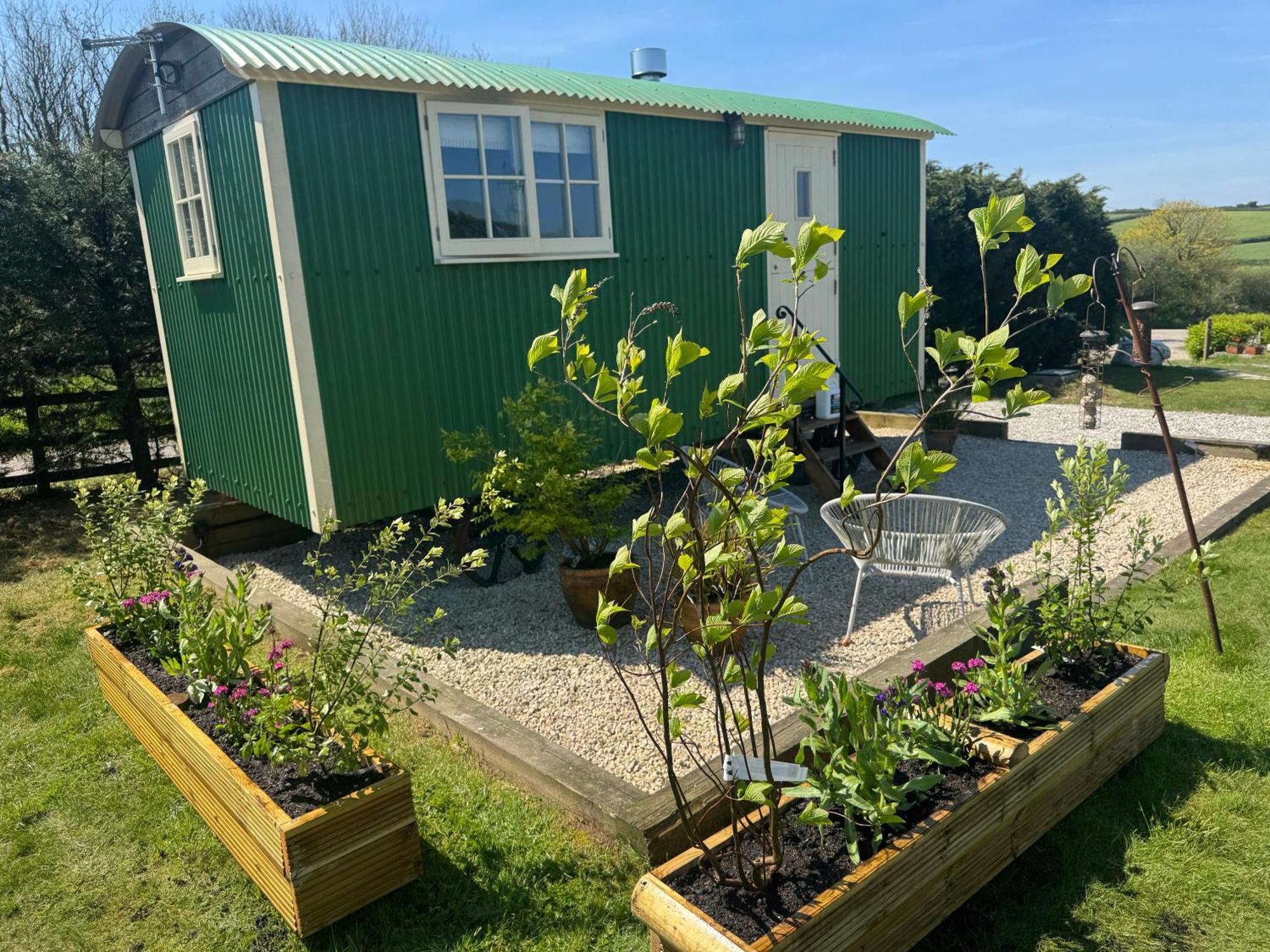 Toms Hut And Robins Rest Shepherd Huts Near 웨이드브리지 외부 사진